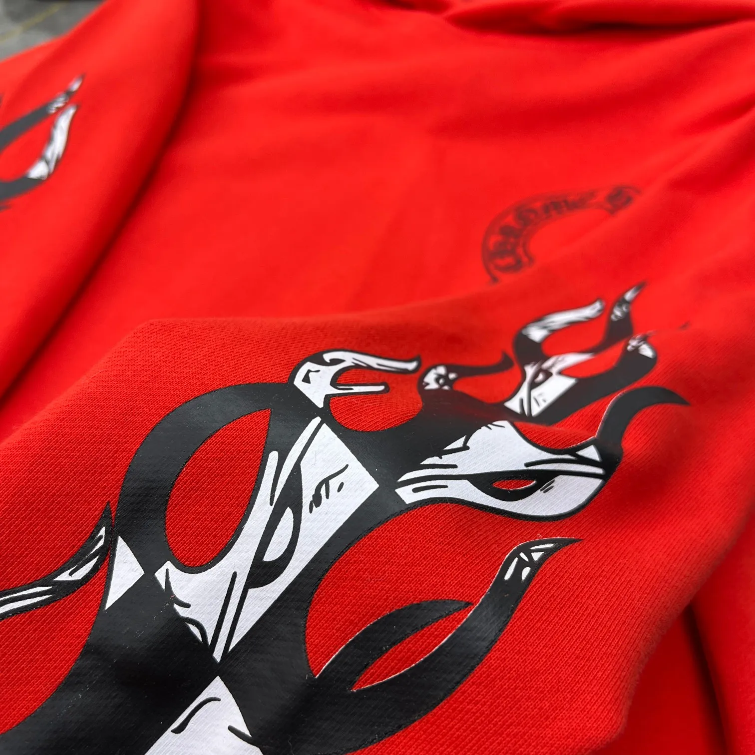 P240 Chrome Hearts Autumn and Winter 2025 Available at counters simultaneously ❤️ Chrome Hearts Mattyboy graffiti red mouth limited edition sweatshirt Imported environmentally friendly glue printing and dyeing Improved customized version 1:1 High-gram weight high-quality fabric Recommended color: Customized red Code numbers: S, M, L, XL